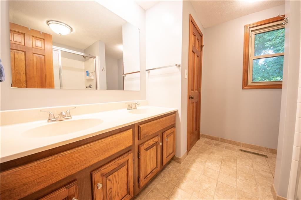 702 Riverside Court Columbus, IN 47203 - Photo 27 of 34 Gallery Image 27