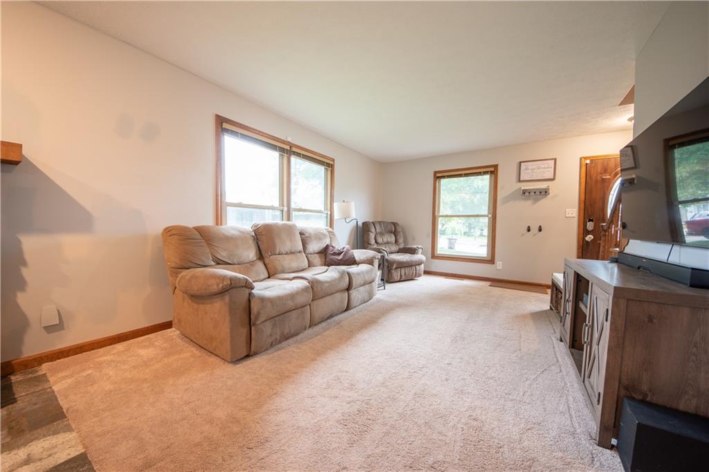 702 Riverside Court Columbus, IN 47203 - Photo 6 of 34 Gallery Image 6