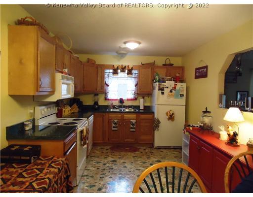 204 Hedrick Road Scott Depot, WV 25560 - Photo 2 of 10 Kitchen.