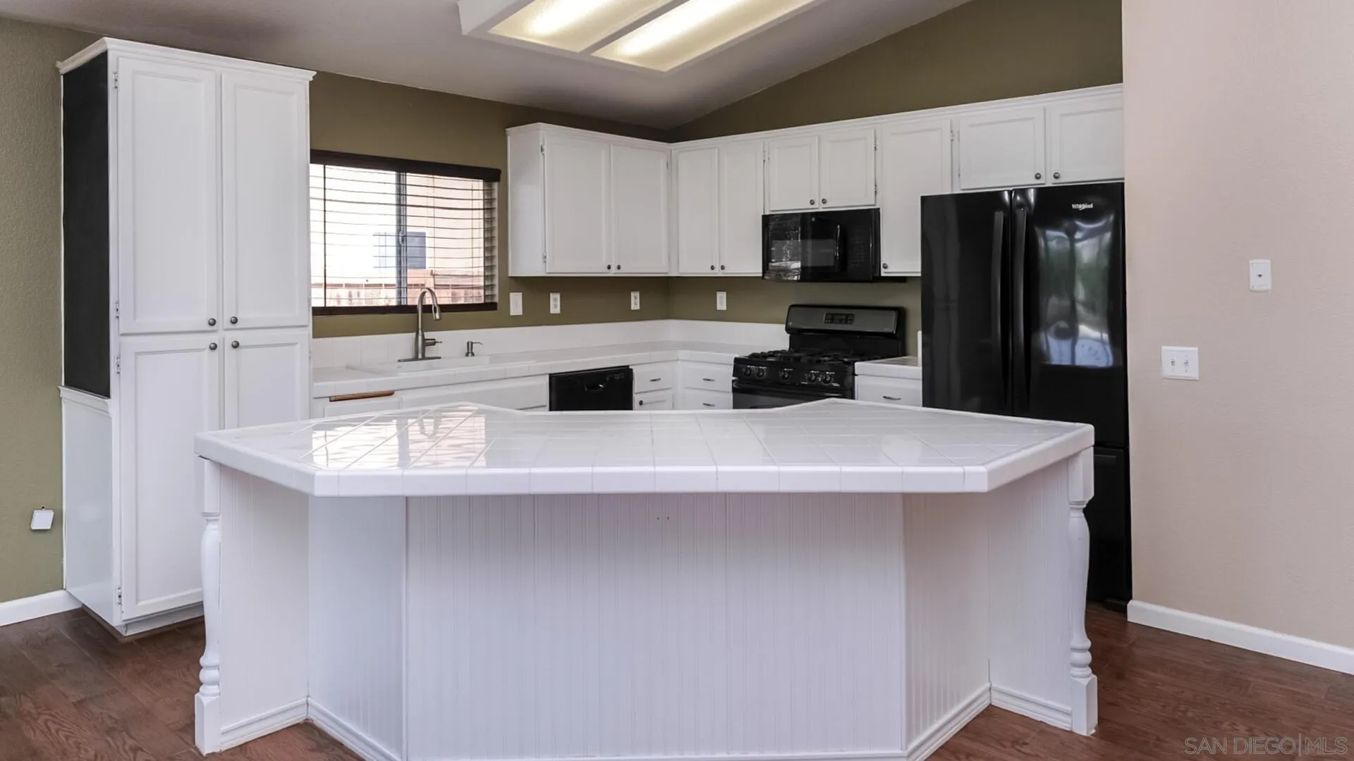 33092 Tulley Ranch Road Temecula, CA 92592 - Photo 5 of 24 a kitchen with stainless steel appliances a sink a microwave a refrigerator and cabinets