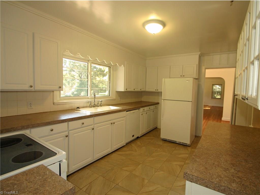 1188 Huntingdon Road Winston-Salem, NC 27104 - Photo 8 of 21 Gallery Image 8