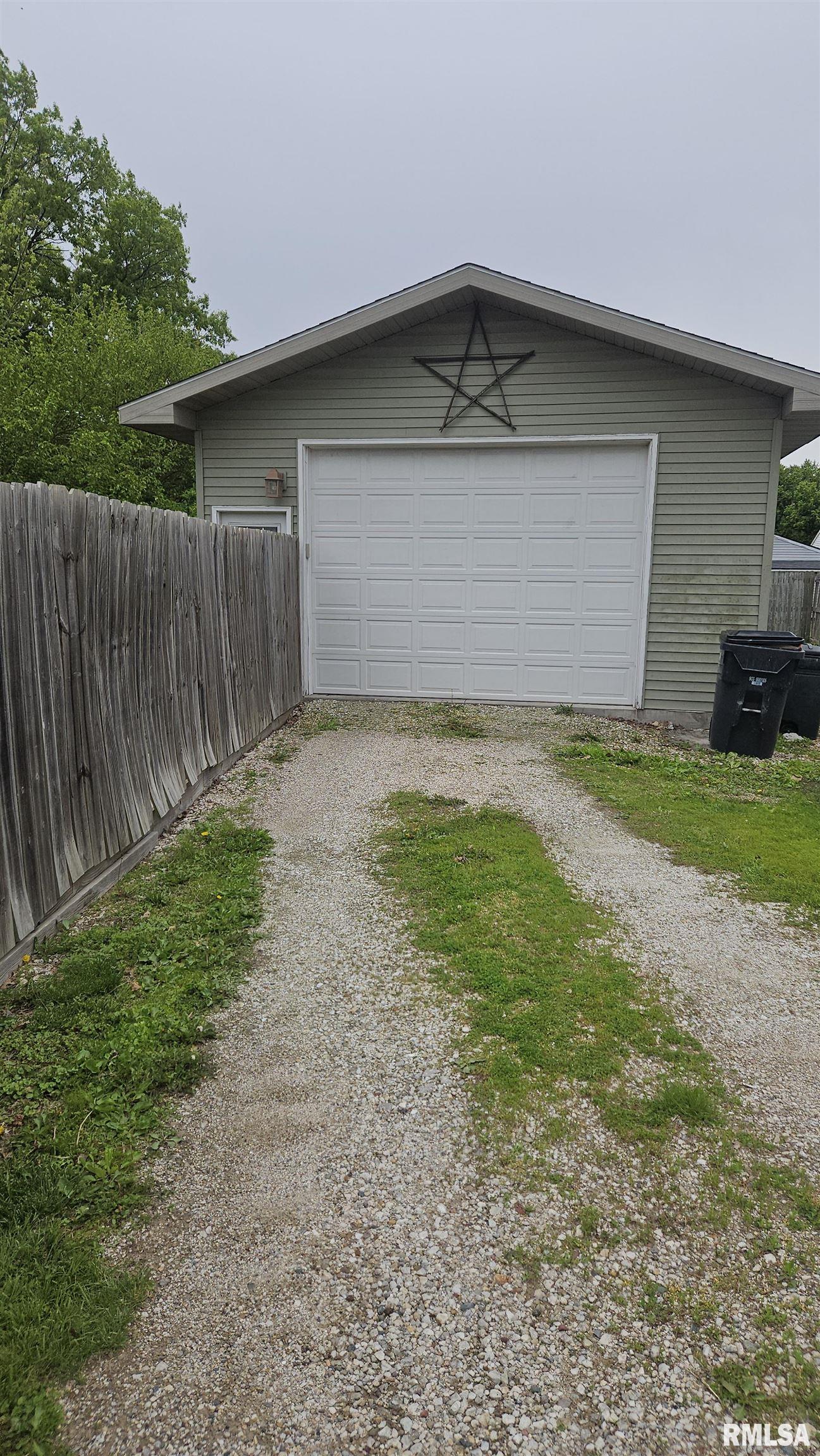 394 West Maple Street Canton, IL 61520 - Photo 28 of 32