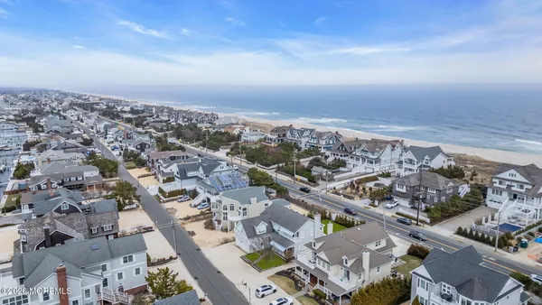 $3,100,000 | 1107 Barnegat Lane, Mantoloking, NJ 08738