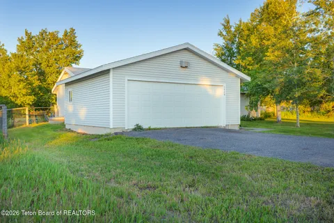 $670,000 | 7979 Coyote Lane, Victor, ID 83455
