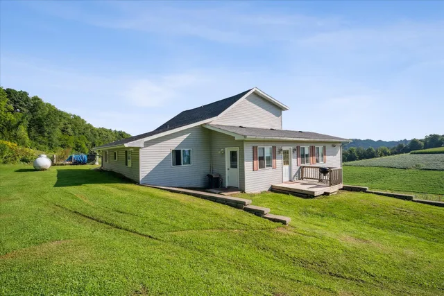$235,000 | 7023 Highway 81, Cassville, WI 53806