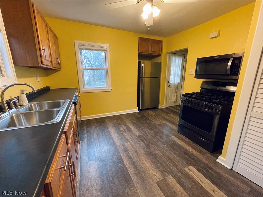 4395 Elmwood Road Cleveland, OH 44121 - Photo 13 of 26