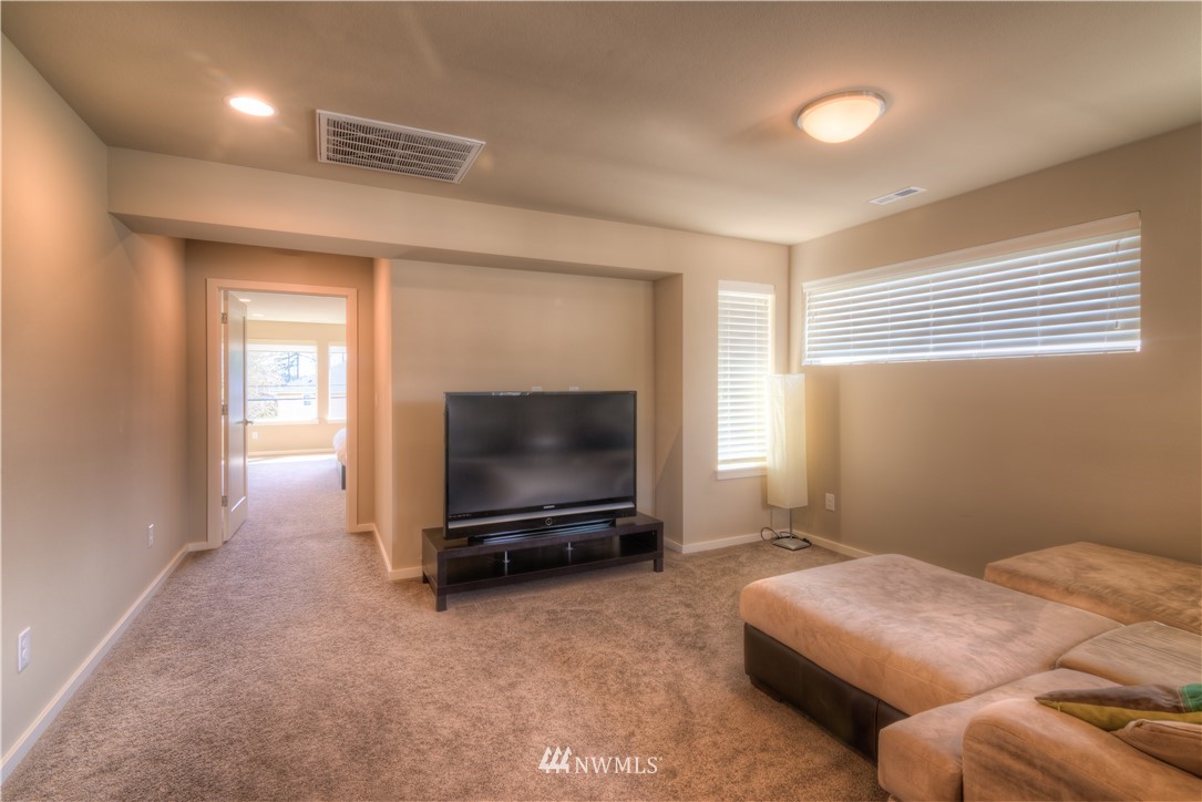 3914 168th Place Southeast Bothell, WA 98012 - Photo 14 of 18 Gallery Image 14