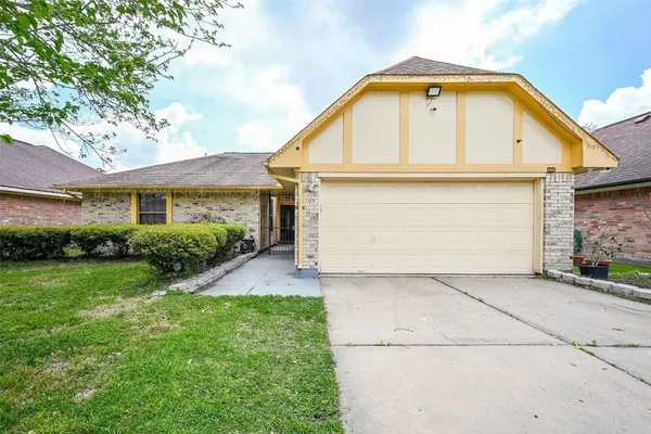 $1,750 | 14431 Royal Hill Drive, Houston, TX 77083