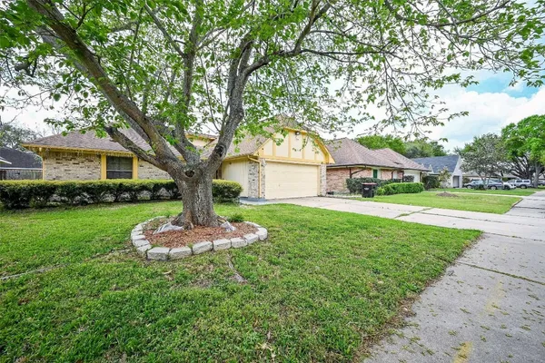 $1,750 | 14431 Royal Hill Drive, Houston, TX 77083