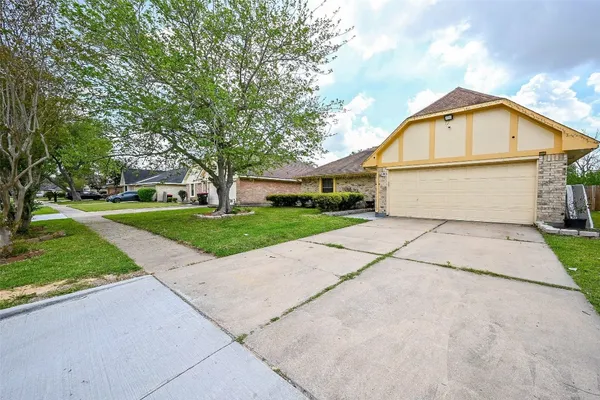 $1,750 | 14431 Royal Hill Drive, Houston, TX 77083