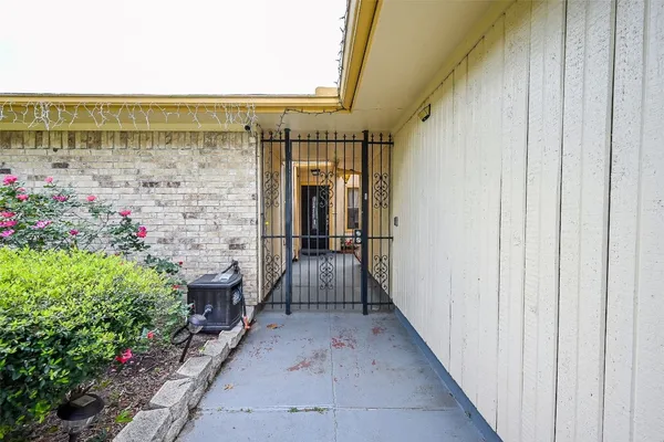 $1,750 | 14431 Royal Hill Drive, Houston, TX 77083