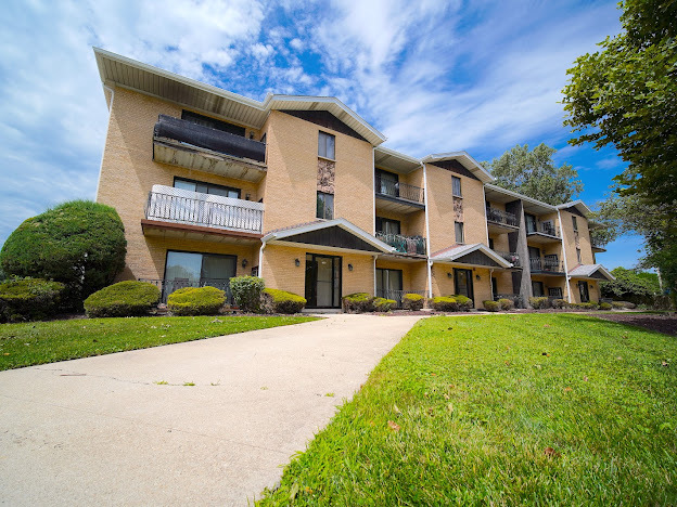 5744 106th Street, Unit 3C Chicago Ridge, IL 60415 - Photo 1 of 19 a front view of a house with a yard