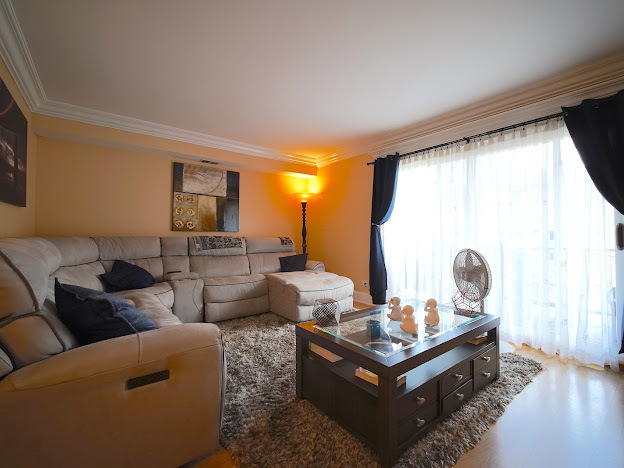 5744 106th Street, Unit 3C Chicago Ridge, IL 60415 - Photo 4 of 19 a living room with furniture and a window