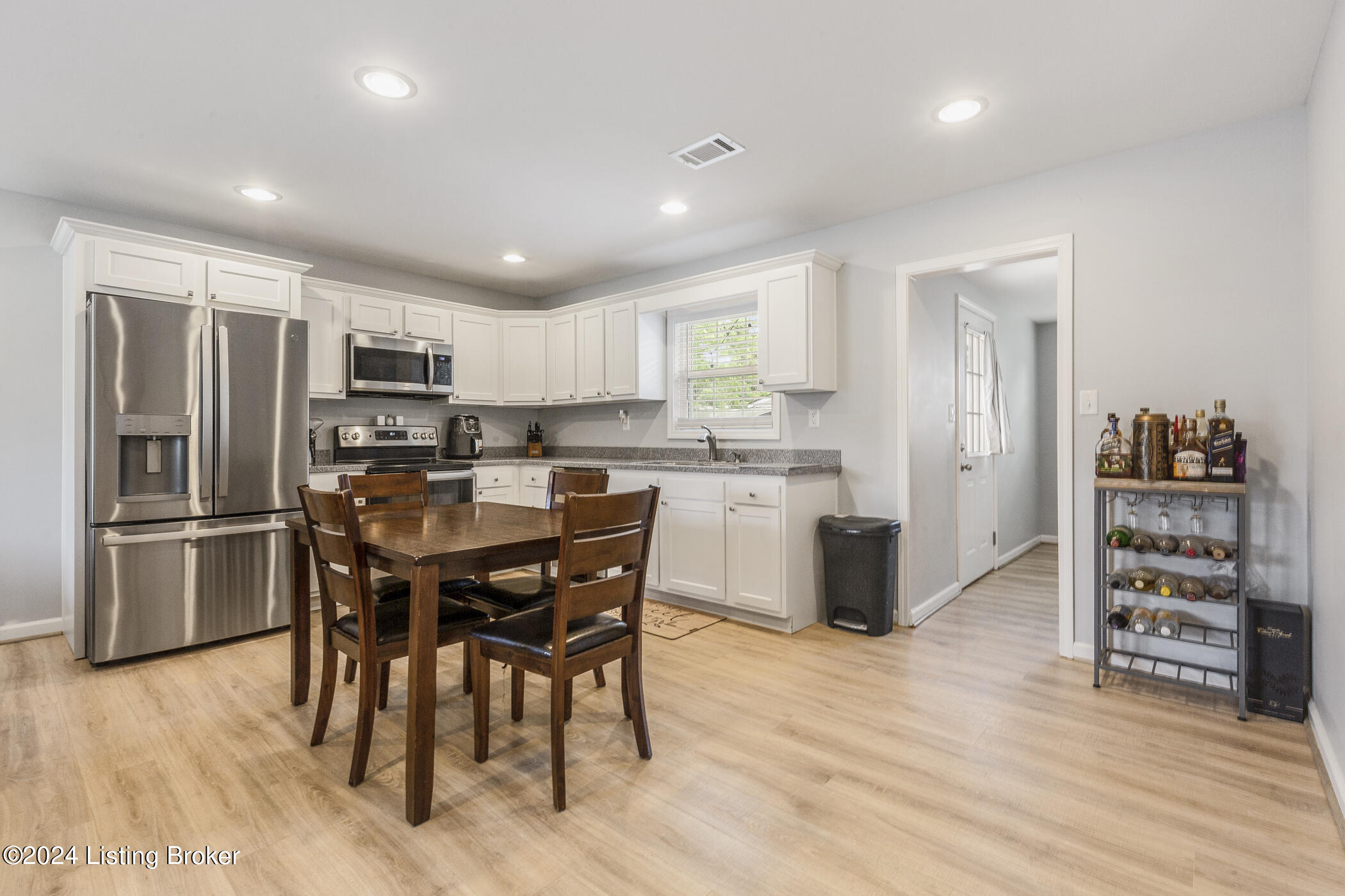 6010 Cooper Chapel Road Louisville, KY 40229 - Photo 7 of 37 Kitchen