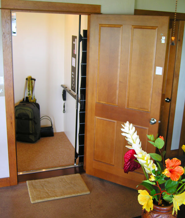 4241 Anini Road Princeville, HI 96722 - Photo 22 of 24 a bedroom with a bed and a potted plant