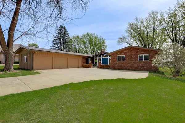 $700,000 | 70 Valley Lane, Hastings, MN 55033