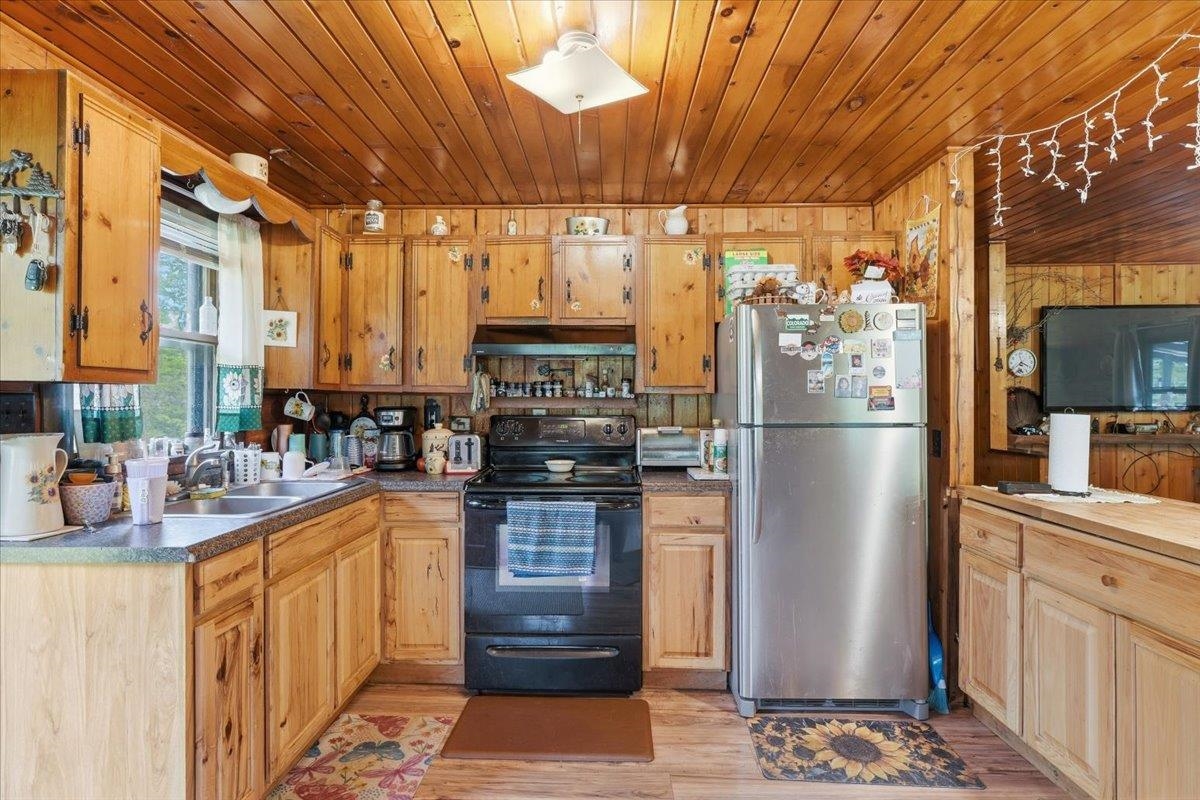 3637 Noyestar Road Walden, VT 05836 - Photo 7 of 39