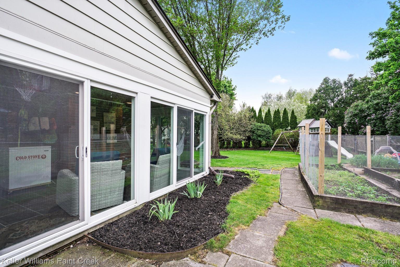 1491 Biggers Drive Rochester, MI 48309 - Photo 6 of 42 Beautiful Sun Room overlooks your veggie garden!