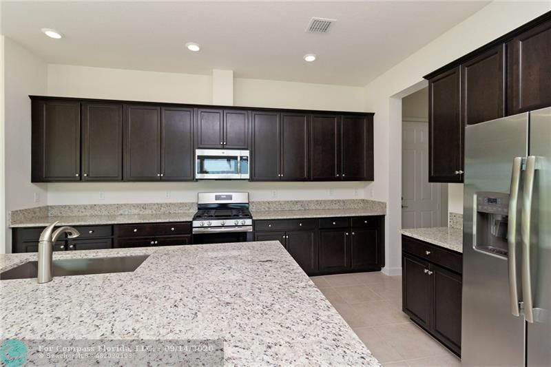 19535 Split Rail Run Loxahatchee, FL 33470 - Photo 5 of 25