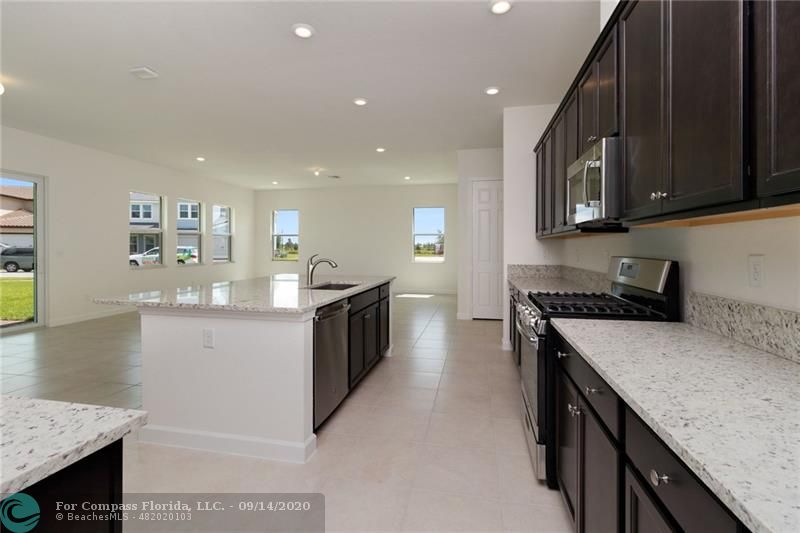 19535 Split Rail Run Loxahatchee, FL 33470 - Photo 6 of 25