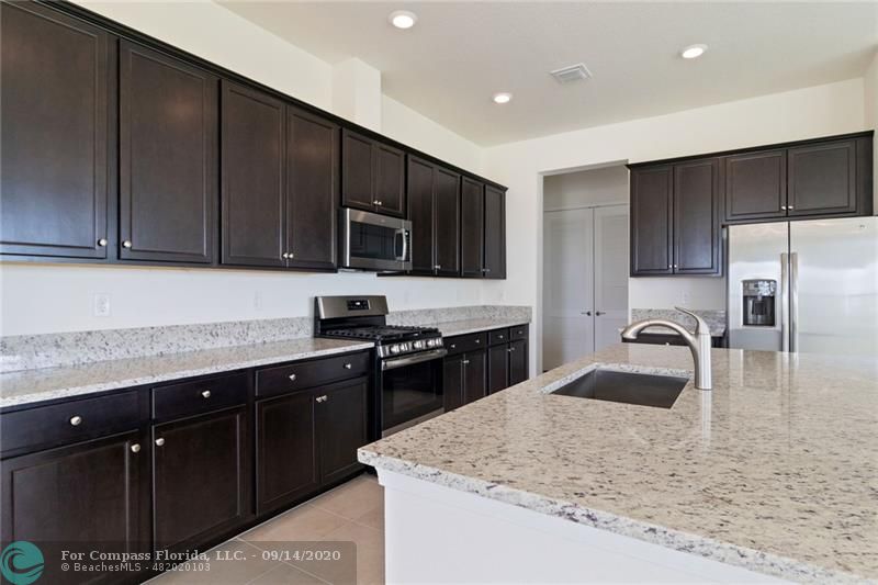 19535 Split Rail Run Loxahatchee, FL 33470 - Photo 7 of 25