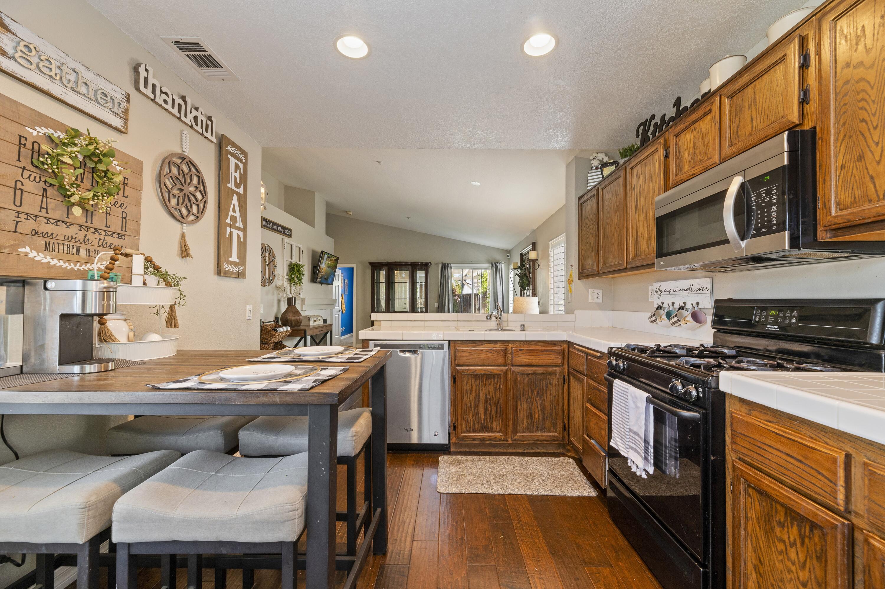 5235 Melbourne Place Riverside, CA 92508 - Photo 12 of 27 012_Kitchen