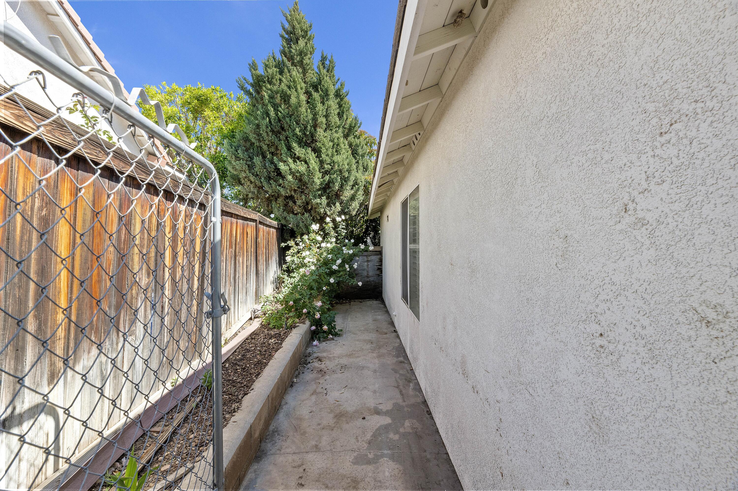 5235 Melbourne Place Riverside, CA 92508 - Photo 25 of 27 025_Dog Run