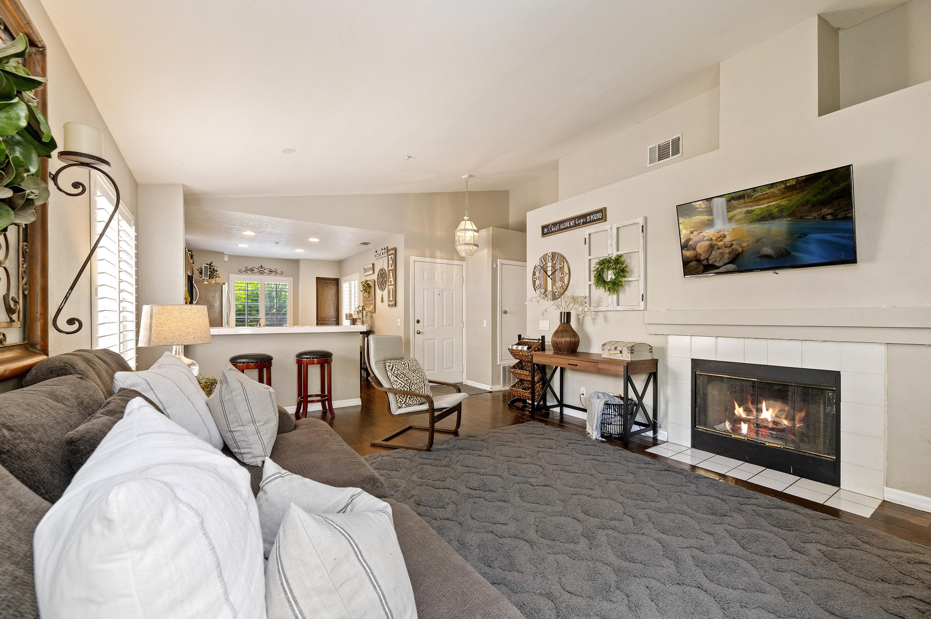 5235 Melbourne Place Riverside, CA 92508 - Photo 8 of 27 008_Living Room
