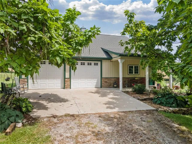 $650,000 | 1010 Northwest Lakesite Road, Maysville, MO 64469