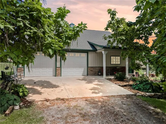 $650,000 | 1010 Northwest Lakesite Road, Maysville, MO 64469