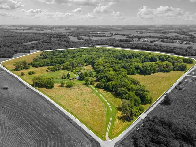 $650,000 | 1010 Northwest Lakesite Road, Maysville, MO 64469