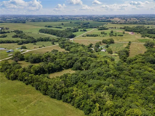 $650,000 | 1010 Northwest Lakesite Road, Maysville, MO 64469