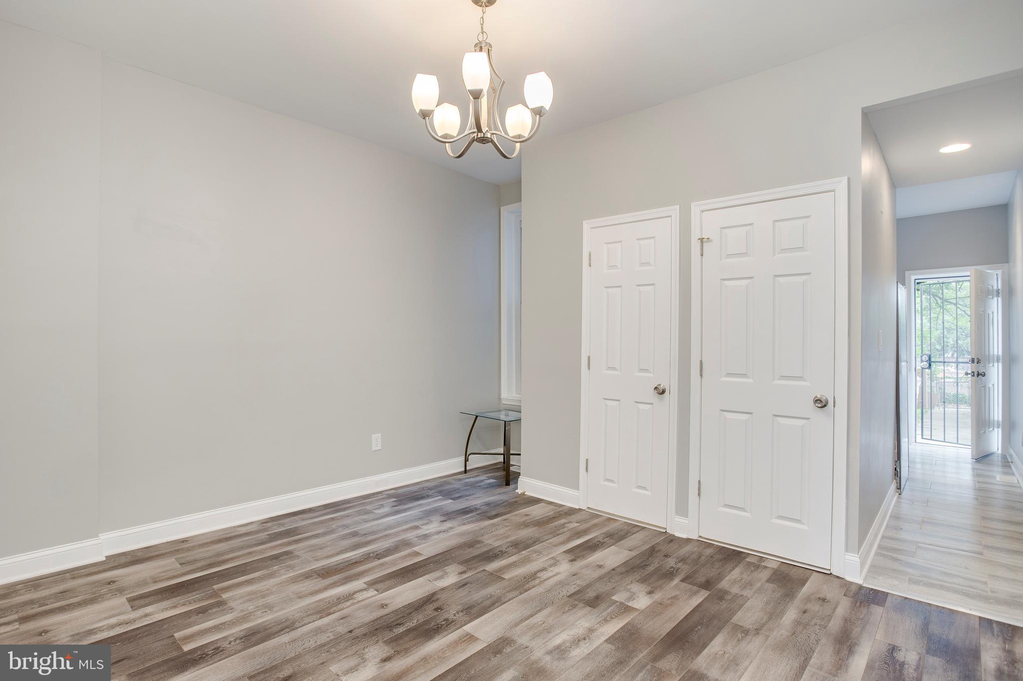 210 South Loudon Avenue Baltimore, MD 21229 - Photo 11 of 28 Enclosed laundry room with washer /dryer hookup.