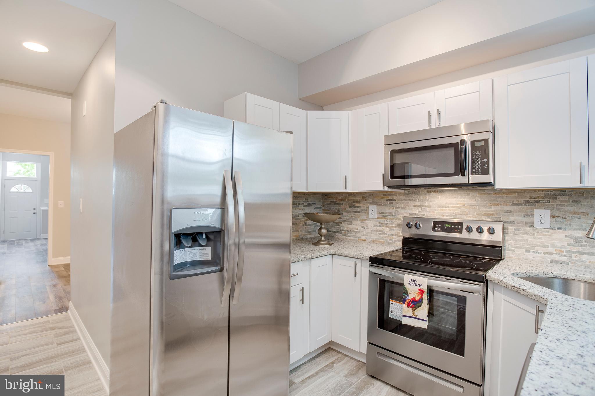 210 South Loudon Avenue Baltimore, MD 21229 - Photo 23 of 28 Stainless steel appliances and new cabinetry.