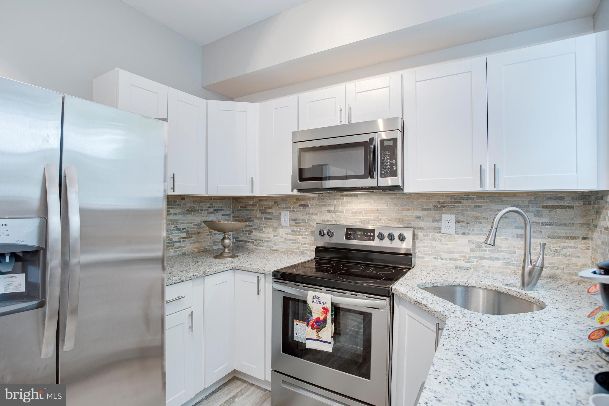 210 South Loudon Avenue Baltimore, MD 21229 - Photo 24 of 28 Built-in microwave and lazy susan for storage.