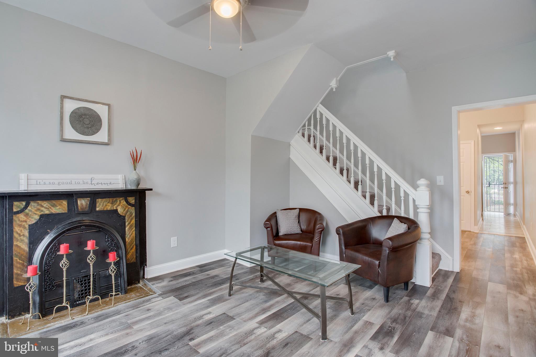 210 South Loudon Avenue Baltimore, MD 21229 - Photo 6 of 28 Cozy up in the living room.