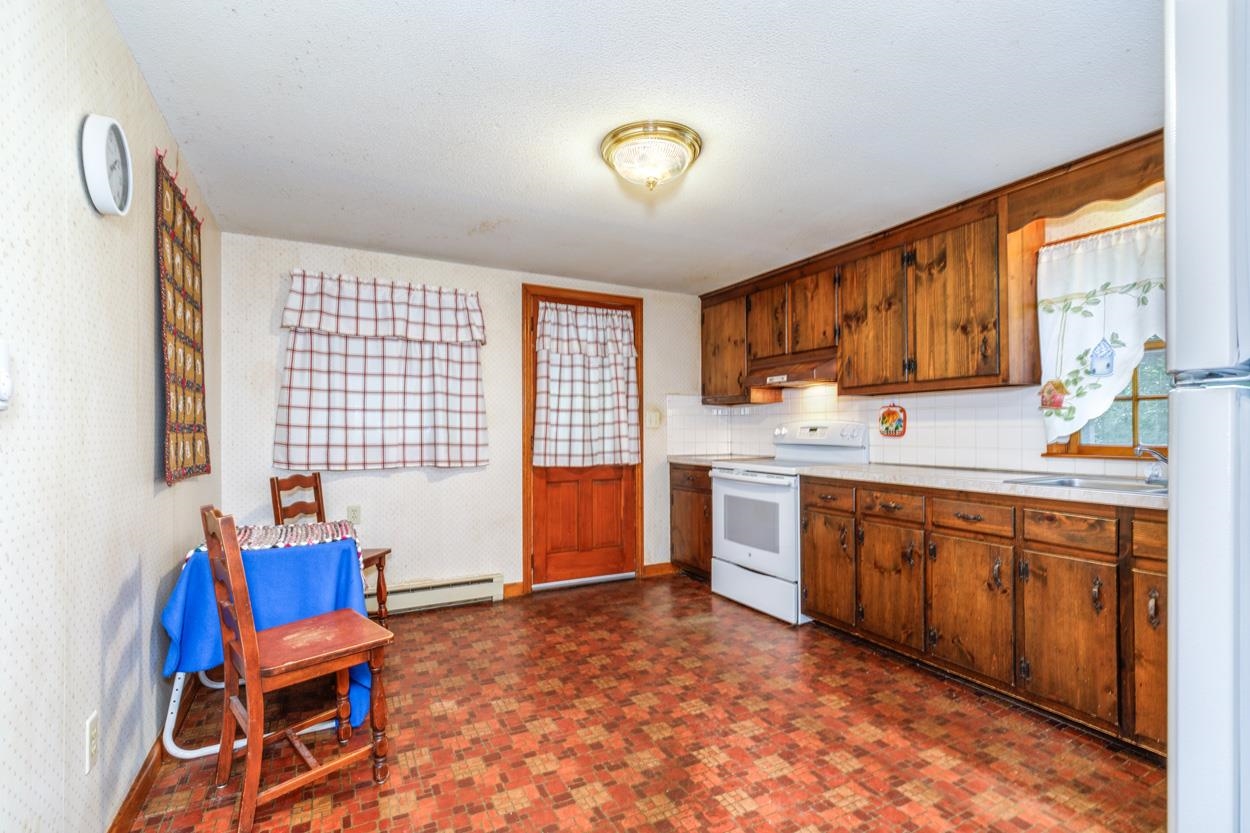 3 Madison Avenue Pelham, NH 03076 - Photo 10 of 42