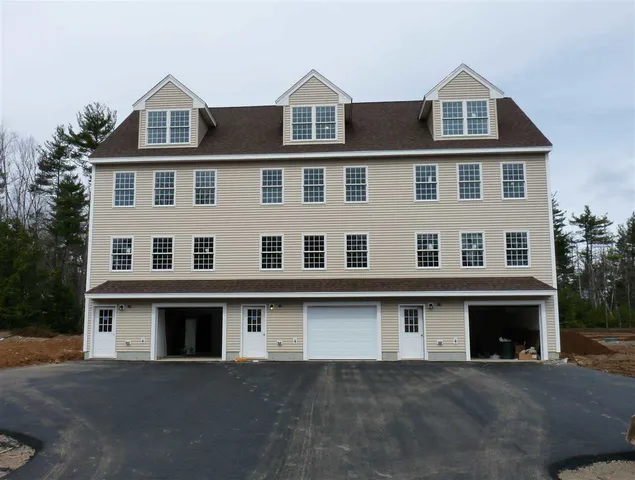 $2,500 | 56 Eagle Ridge Road, Unit 3, Sandown, NH 03873