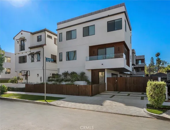 $1,900,000 | 4322 North Serene Place, Studio City, CA 91604