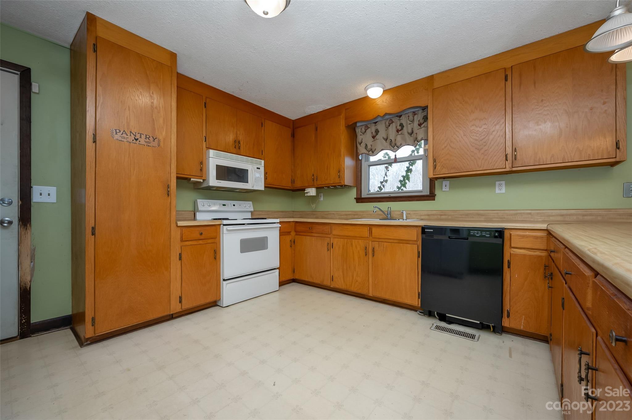 1291 Highway 221 Rutherfordton, NC 28139 - Photo 5 of 47 Gallery Image 5