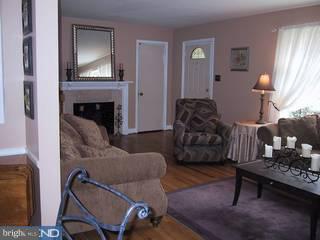 2411 Laurel Road Reading, PA 19609 - Photo 3 of 6 Gallery Image 3