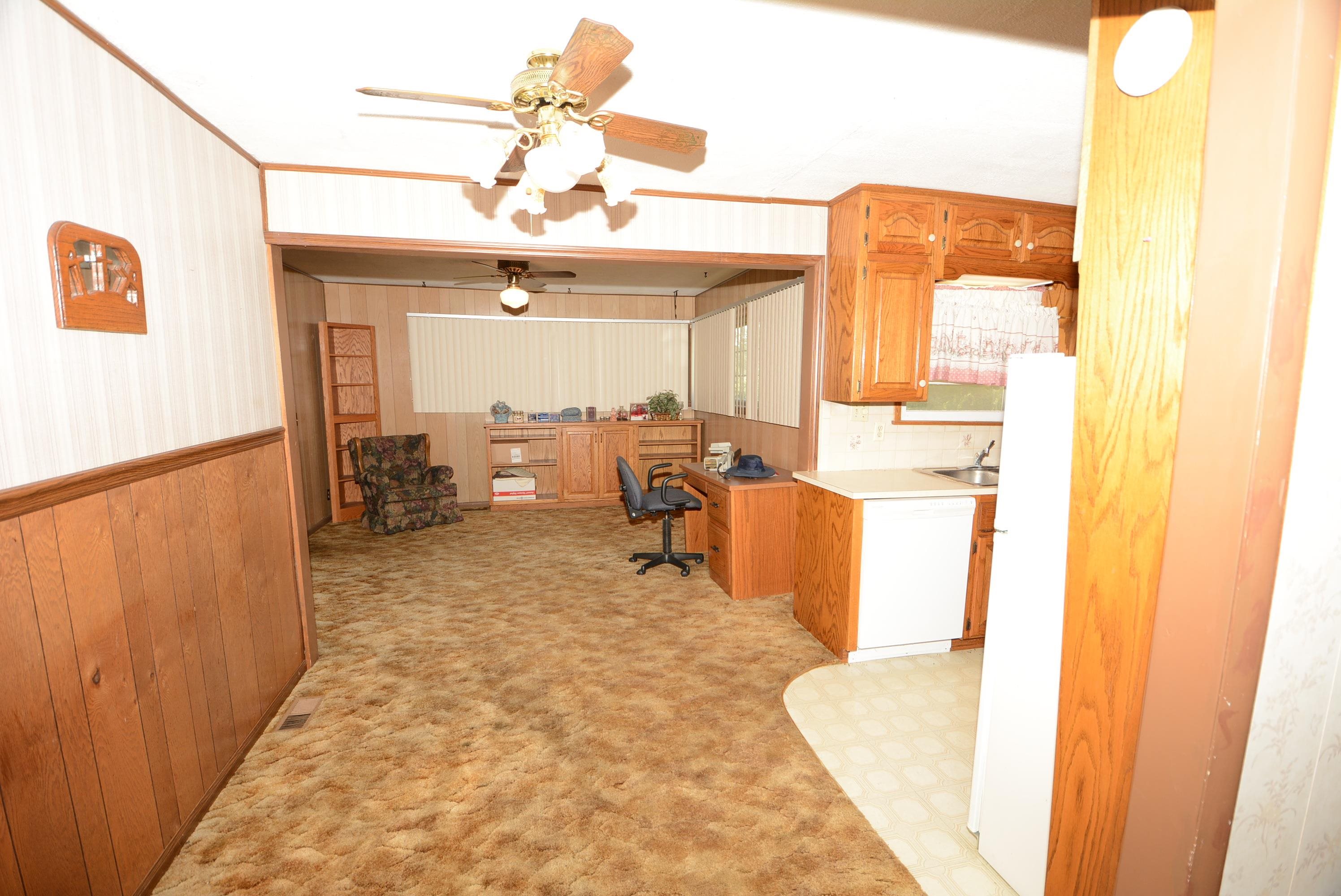 2168 Richfield Street Wichita, KS 67207 - Photo 3 of 31