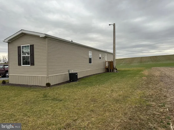 a view of a house with backyard