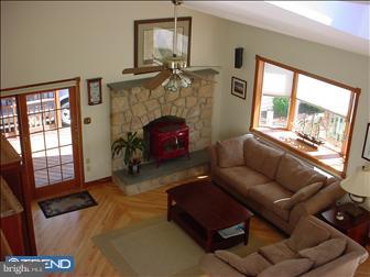 39 Norwyn Road Hatboro, PA 19040 - Photo 4 of 6 Great Room