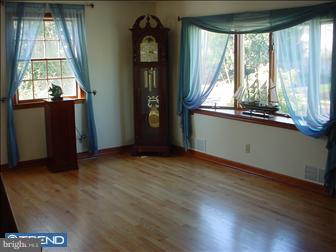 39 Norwyn Road Hatboro, PA 19040 - Photo 6 of 6 Living Room