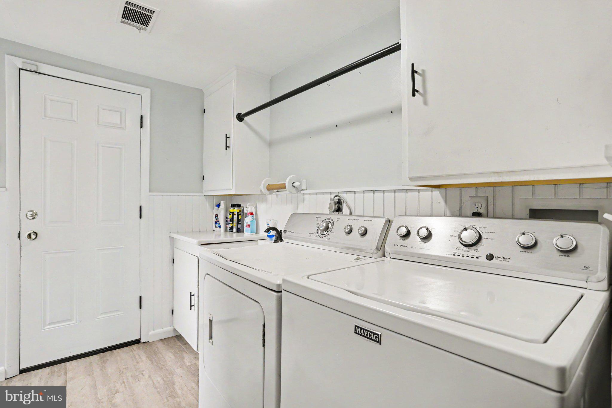 381 Ironstone Ridge Road Lancaster, PA 17603 - Photo 15 of 30 Bright and functional laundry space.