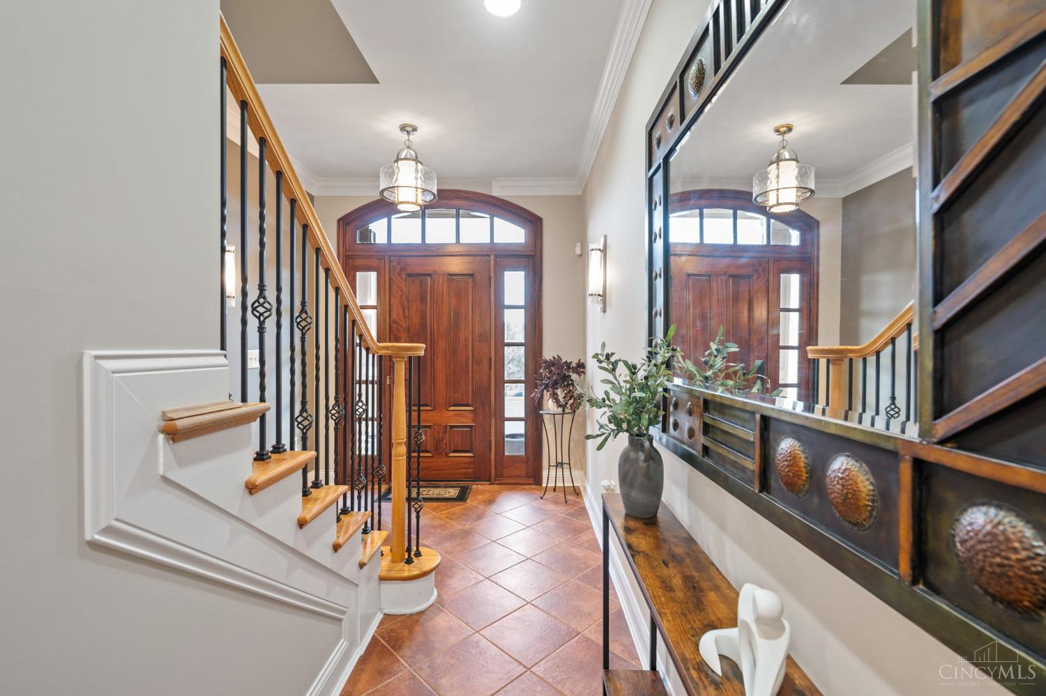 1464 Riverside Drive Cincinnati, OH 45202 - Photo 2 of 58