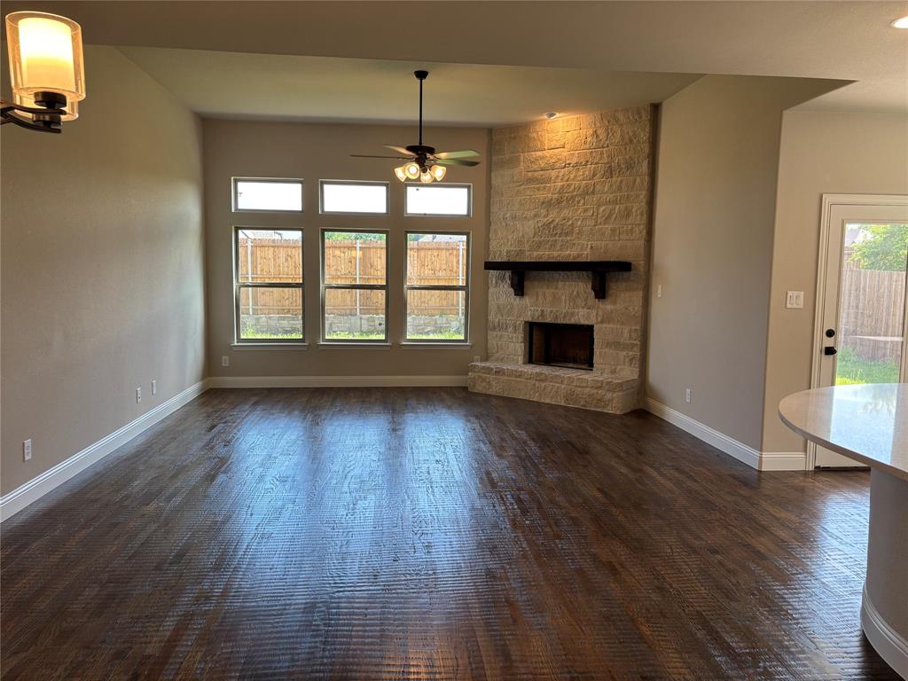 609 Red Maple Road Waxahachie, TX 75165 - Photo 3 of 9
