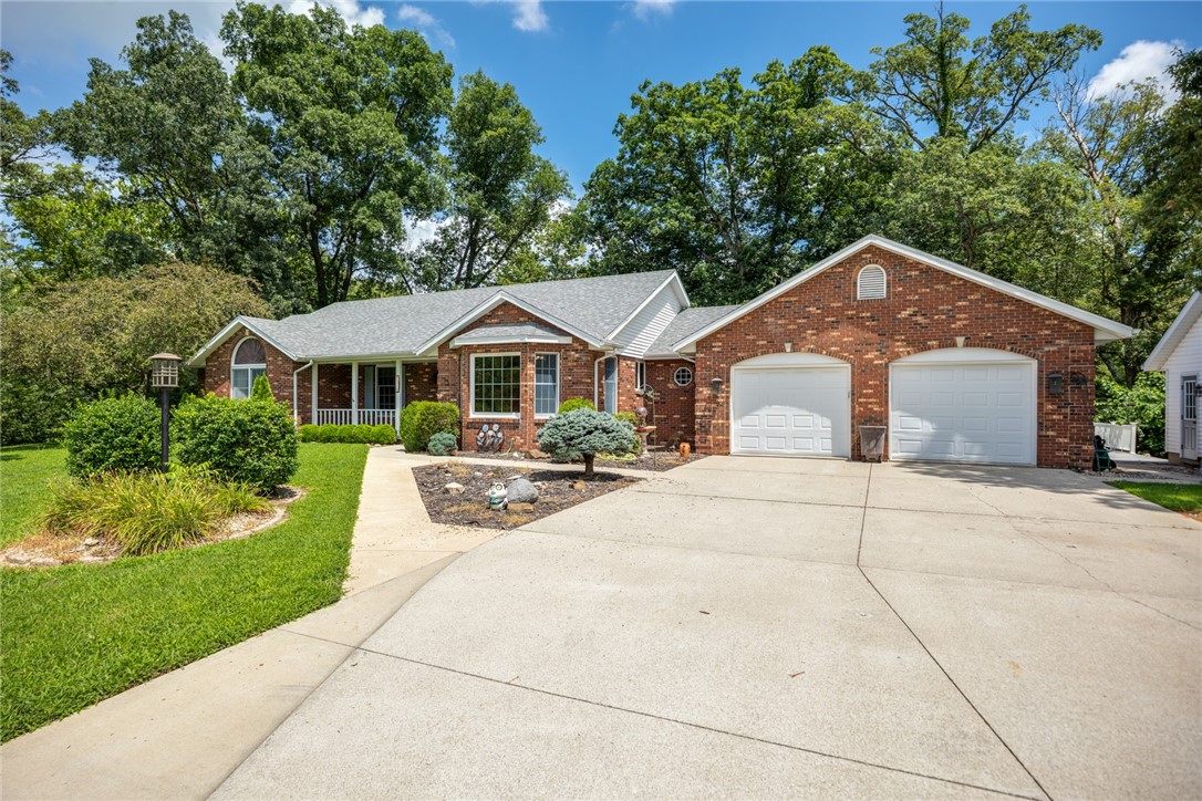 2310 North Raney Street Effingham, IL 62401 - Photo 1 of 38 Gallery Image 1