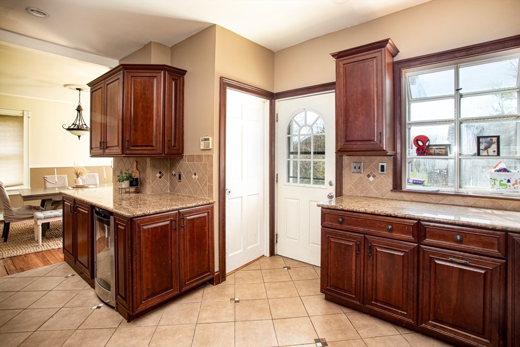 1833 Highland Avenue Fall River, MA 02720 - Photo 17 of 31 Gallery Image 17